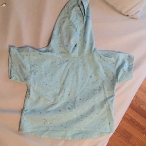 Small hoodie tee also can be cropped